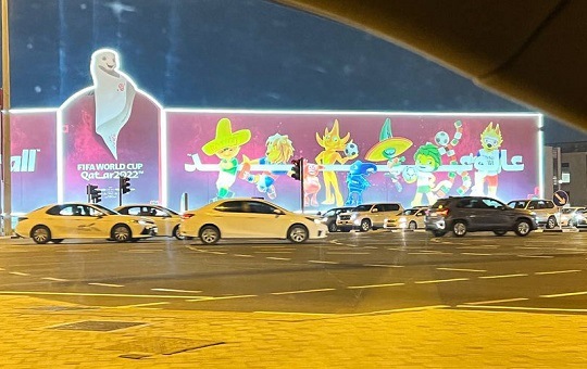 

Талисман чемпионата мира в России появился на плакате на улицах Дохи перед ЧМ-2022.

