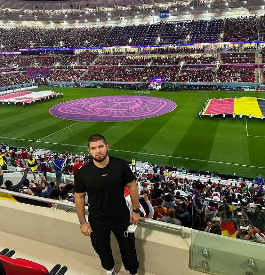 

Хабиб Нурмагомедов посетил матч Бельгия - Канада на ЧМ-2022. 

